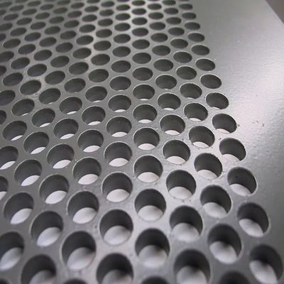 Longitud perforada perforada de acero con poco carbono de la hoja de metal de Mesh Sheet 3m m el 10ft