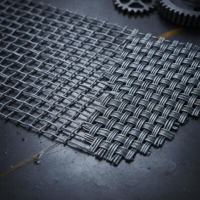 Tejido de malla de alambre trenzado Tejido de malla de alambre trenzado Diseñado con tejido liso y tejido trenzado Ofreciendo rendimiento en industria