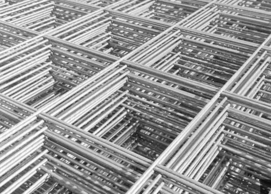 Acero galvanizado 1.0mm paneles de malla de alambre soldado con tamaño de agujero de 50x50mm para una fácil instalación