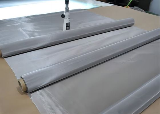 Escrín de malla de alambre tejido cuadrado en acero galvanizado de superficie plana para filtración industrial.