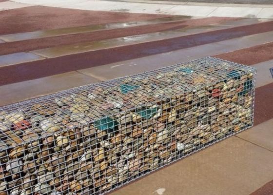 Mallas de alambre de soldadura pesada utilizadas como gabión decorativo en la construcción del paisaje