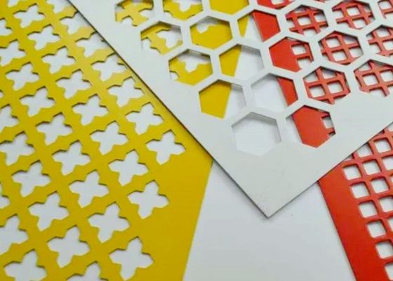 Rejas metálicas perforadas con formas de agujeros personalizadas y tratamientos de superficie