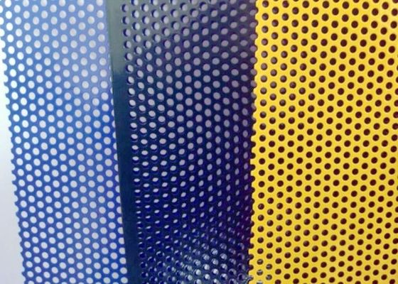 Rejas metálicas perforadas con formas de agujeros personalizadas y tratamientos de superficie