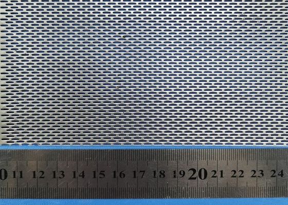 0.7 mm de hoja de aluminio perforado blanco con agujeros cuadrados para la decoración