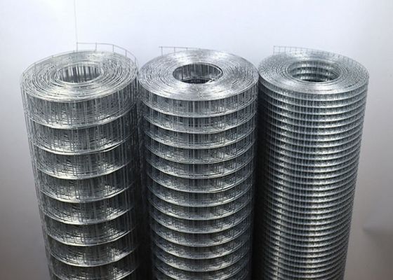 Aviaries 30M longitud soldados de malla de alambre rodillos con calentamiento galvanizado de la superficie de tratamiento final