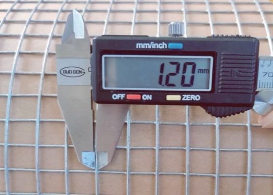 Malla de alambre soldado electrogalvanizado con rollo de 50 m de longitud y 0,5 m de ancho para cercados de animales