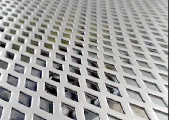 Resistencia a la tracción 250 a 550 MPa Panel de metal perforado personalización a petición y opción versátil para múltiples usos industriales