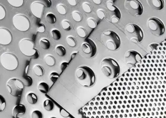 Resistencia a la tracción 250 a 550 MPa Panel de metal perforado personalización a petición y opción versátil para múltiples usos industriales