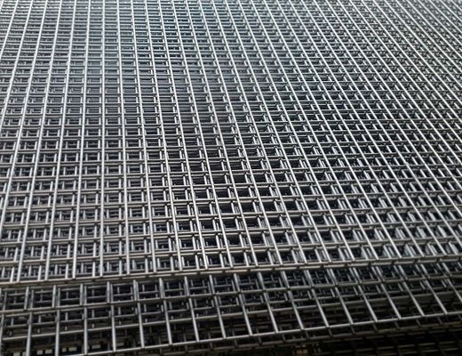 Hojas de malla de alambre soldado galvanizado de acero con bajo contenido de carbono para la construcción en paneles o rollos