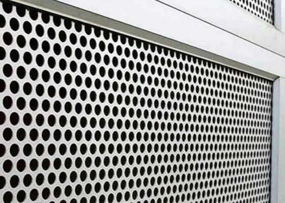 chapa metálica perforada lisa pulida con recubrimiento en polvo galvanizado, espesor de 0,5 mm a 10 mm, adecuada para aplicaciones de control de ruido y seguridad