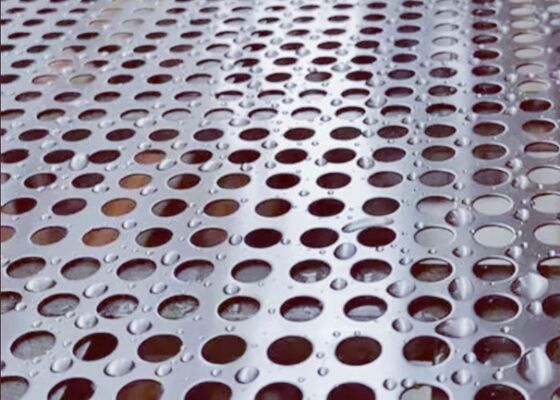 Resistencia a la tracción 250 a 550 MPa Panel de metal perforado personalización a petición y opción versátil para múltiples usos industriales